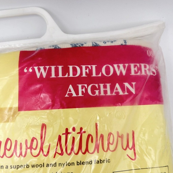 Paragon Wildflowers Afghan Crewel Embroidery Kit 0925 Vintage Needlecraft 53x71 - Picture 4 of 7